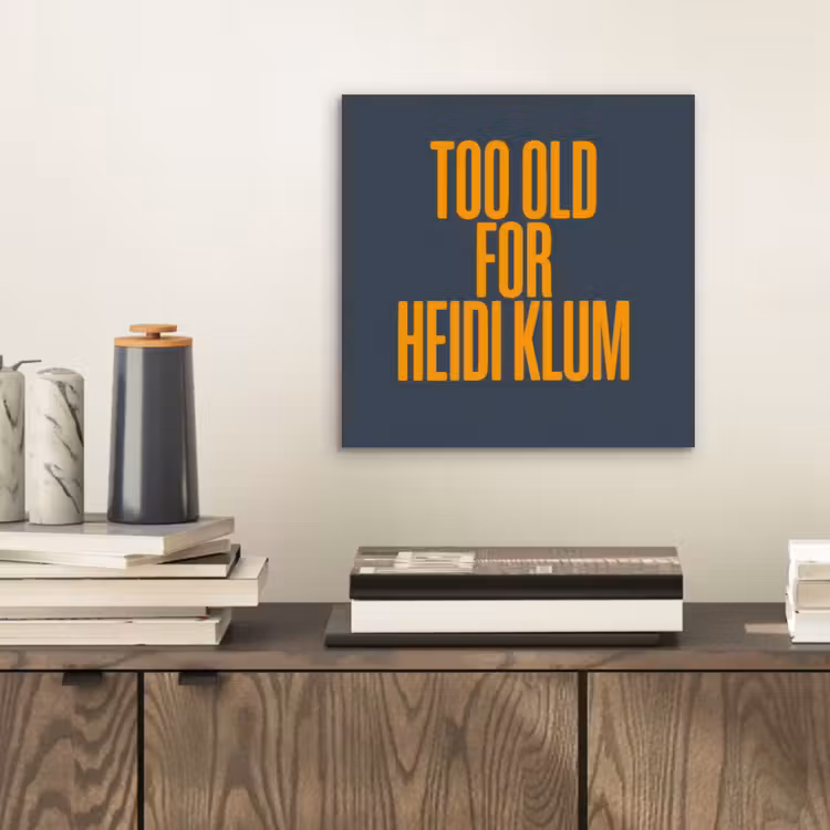 Aluminium schilderij - Too old for heidi klum - Geel - Blauw — 2