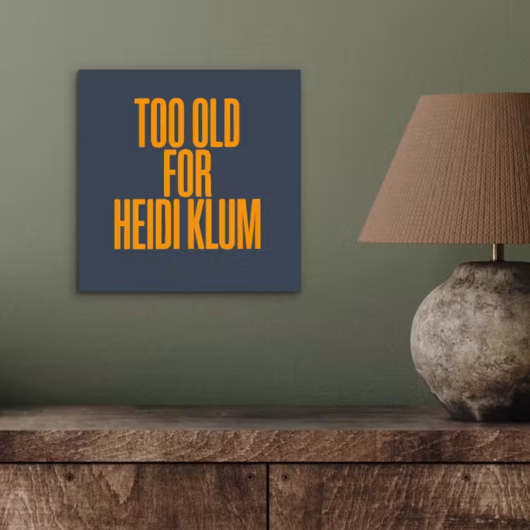 Aluminium schilderij - Too old for heidi klum - Geel - Blauw — 3