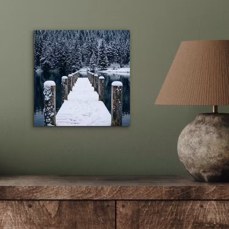 Aluminium schilderij - Steiger - Meer - Sneeuw - Bergen - Rustgevend — 3