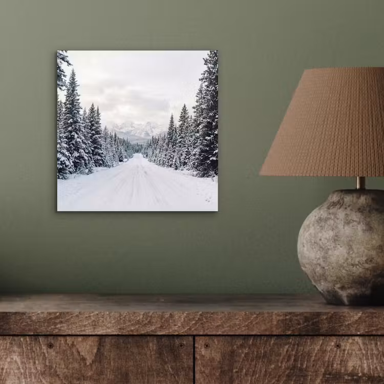 Aluminium schilderij - Weg - Sneeuw - Naaldbos - Winter - Avontuurlijk — 3