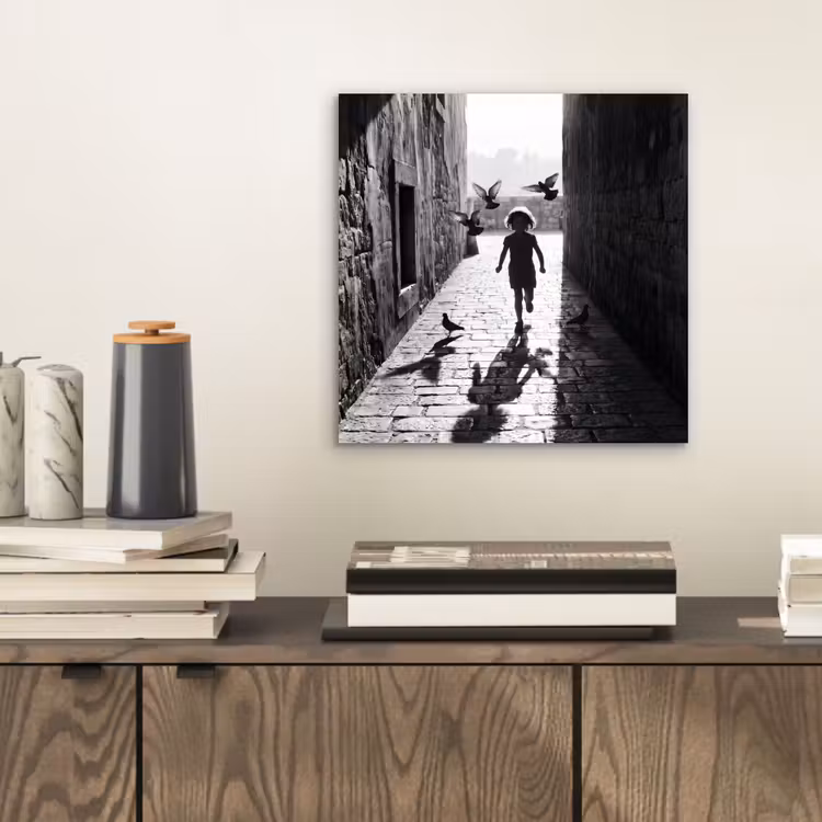 Aluminium schilderij - Kind - Vogel - Straat - Zwart-wit - Spelen — 2