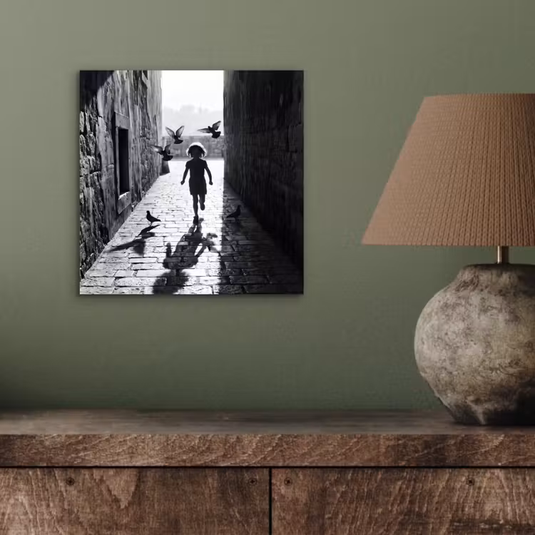Aluminium schilderij - Kind - Vogel - Straat - Zwart-wit - Spelen — 3