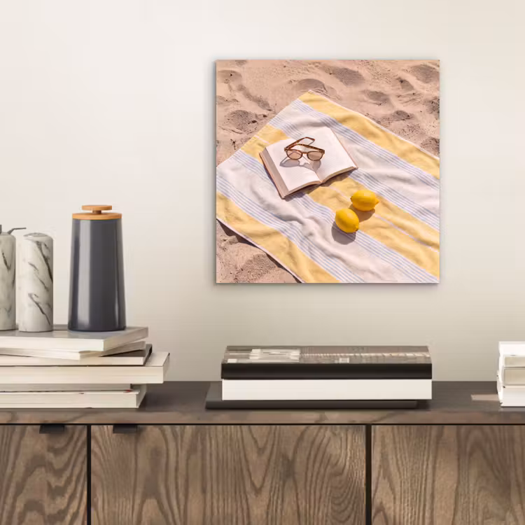 Aluminium schilderij - Boek - Zonnebril - Strand - Zomer - Geel — 2
