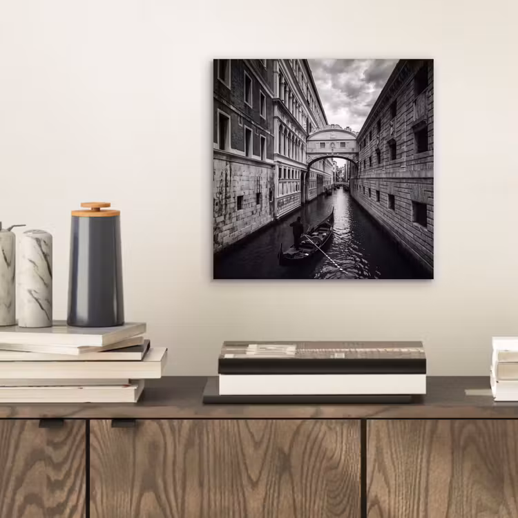 Aluminium schilderij - Boot - Waterweg - Stad - Zwart-wit - Architectuur — 2