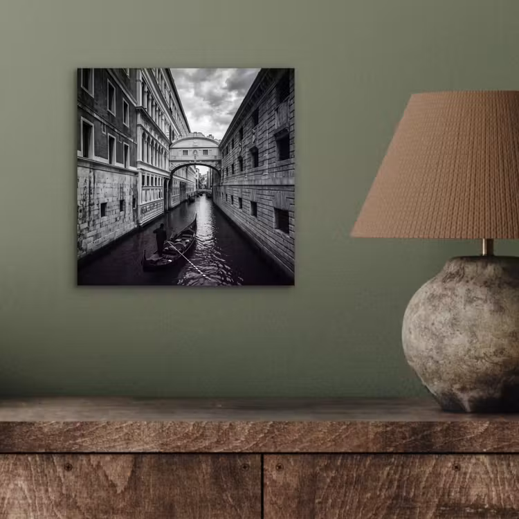 Aluminium schilderij - Boot - Waterweg - Stad - Zwart-wit - Architectuur — 3
