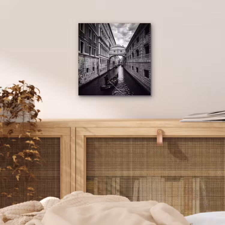Aluminium schilderij - Boot - Waterweg - Stad - Zwart-wit - Architectuur — 4