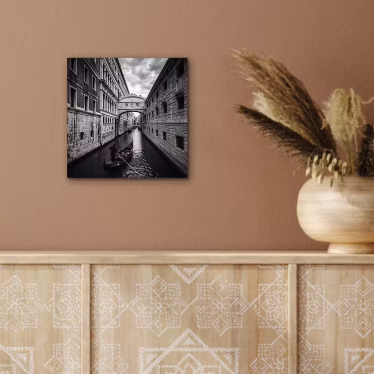 Aluminium schilderij - Boot - Waterweg - Stad - Zwart-wit - Architectuur — 5