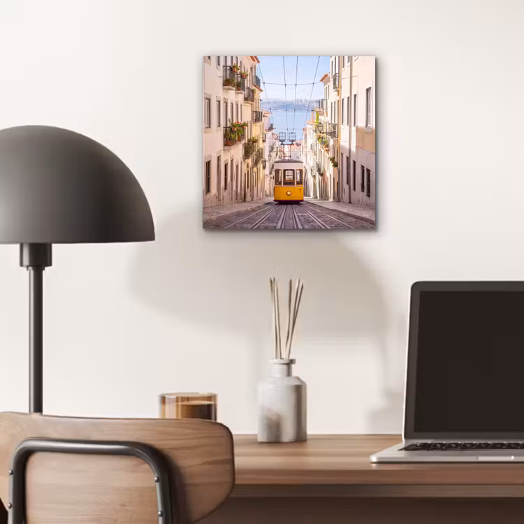 Aluminium schilderij - Tram - Straat - Stad - Architectuur - Geel — 6