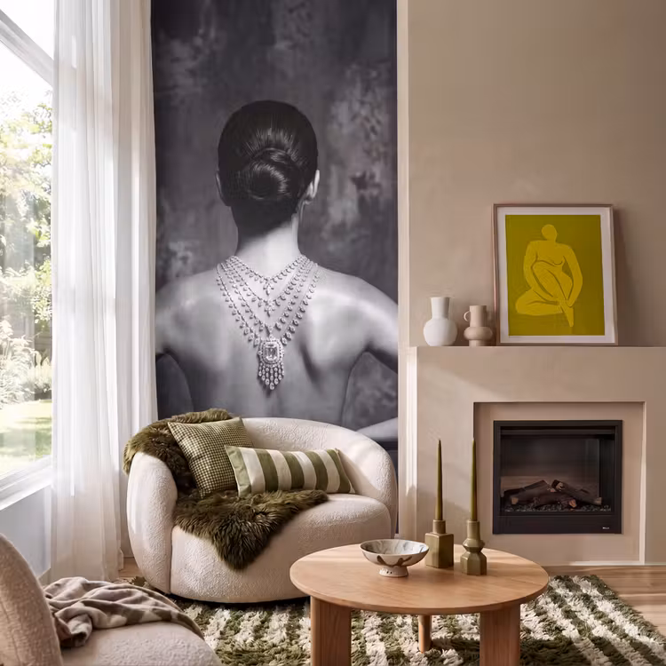 Behang - Rug - Ketting - Portret - Zwart - Wit - Glamour — 1