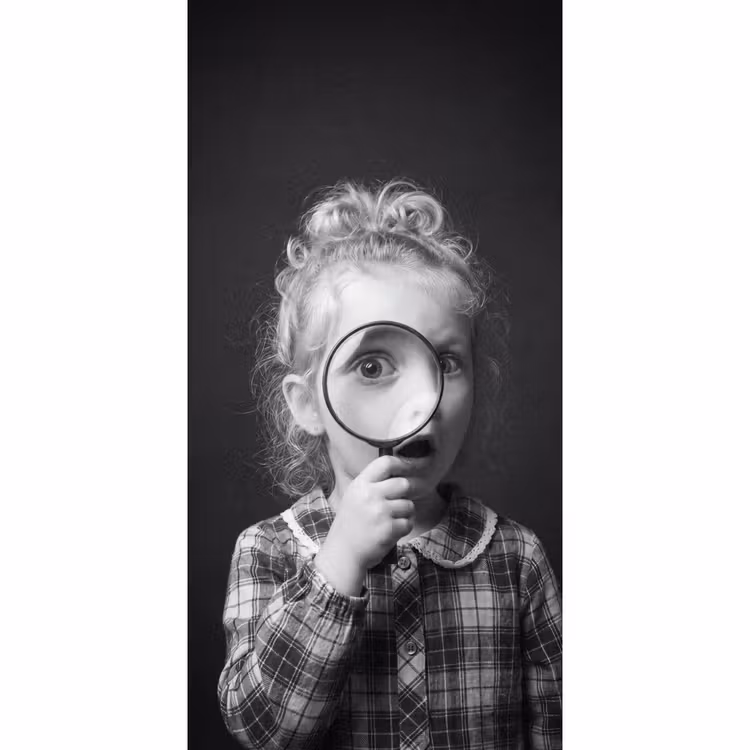Behang - Kind - Vergrootglas - Portret - Zwart-wit — 2