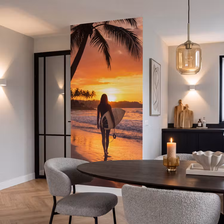 Behang - Vrouw - Surfplank - Strand - Zonsondergang - Oranje — 5