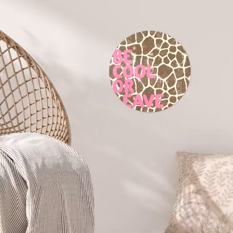 Behangcirkel - Tekst - Be cool or leave - Roze - Giraffenprint — 5