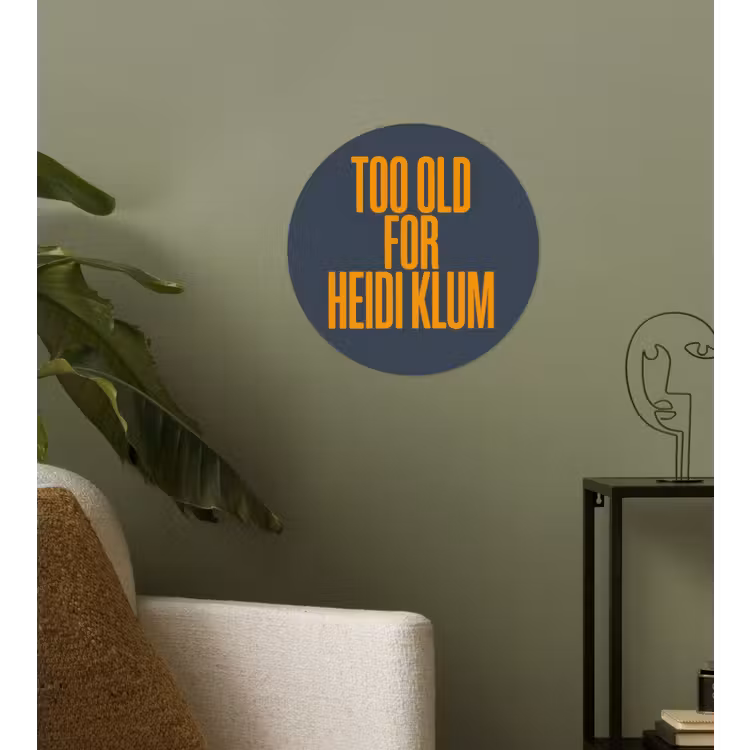 Behangcirkel - Too old for heidi klum - Geel - Blauw — 3