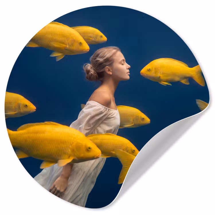 Behangcirkel - Vrouw - Vis - Water - Natuur - Geel — 1