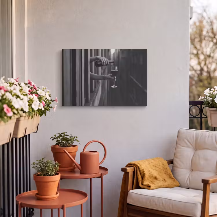 Buiten canvas - Wijnfles - Glas - Handen - Raam — 4