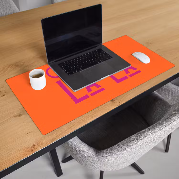 Bureau onderlegger - Oh la la - Oranje - Roze - Scheeflettertype — 3