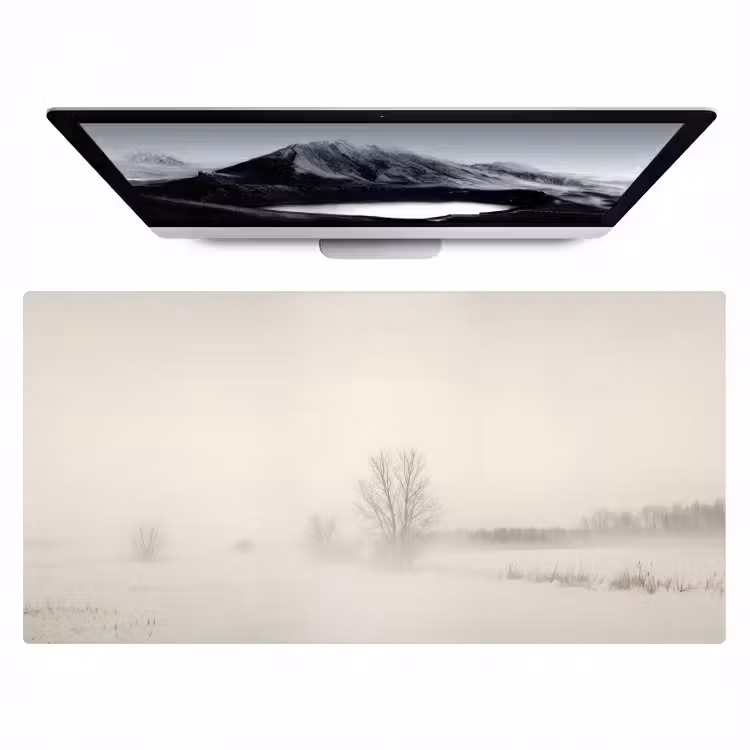 Bureau onderlegger - Boom - Mist - Sneeuw - Winter - Minimalistisch — 1