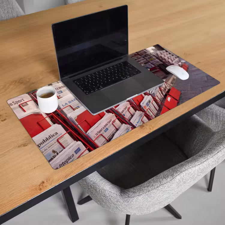 Bureau onderlegger - Kranten - Rek - Stedelijk - Dagelijks leven - Rood — 3