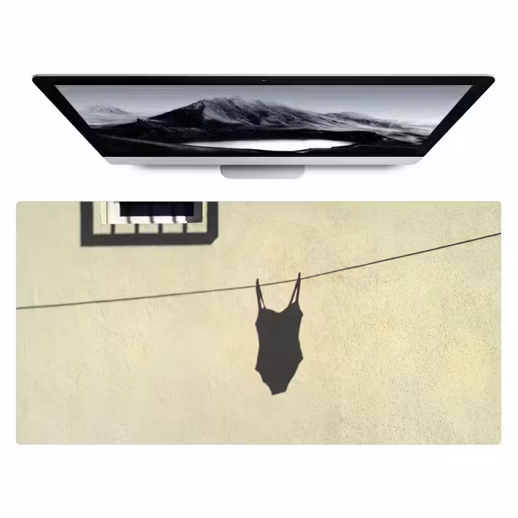 Bureau onderlegger - Badpak - Schaduw - Muur - Zomer - Minimalistisch — 1