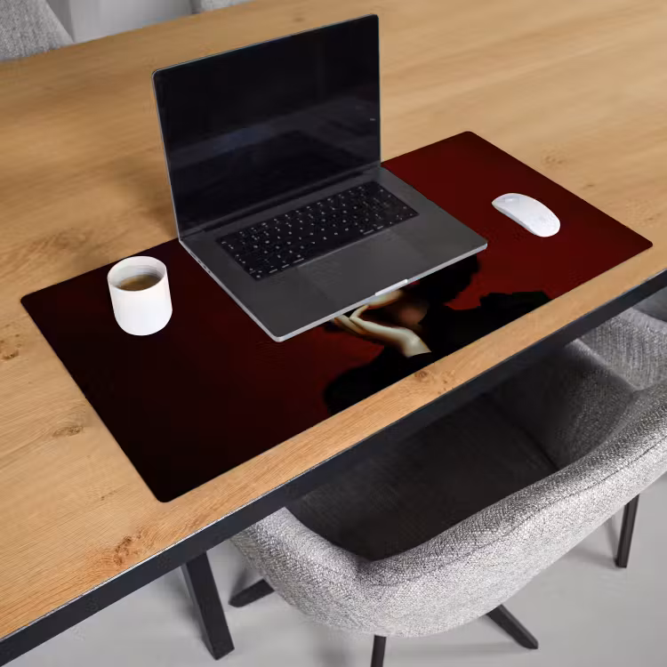 Bureau onderlegger - Vrouw - Kersen - Slagroom — 2