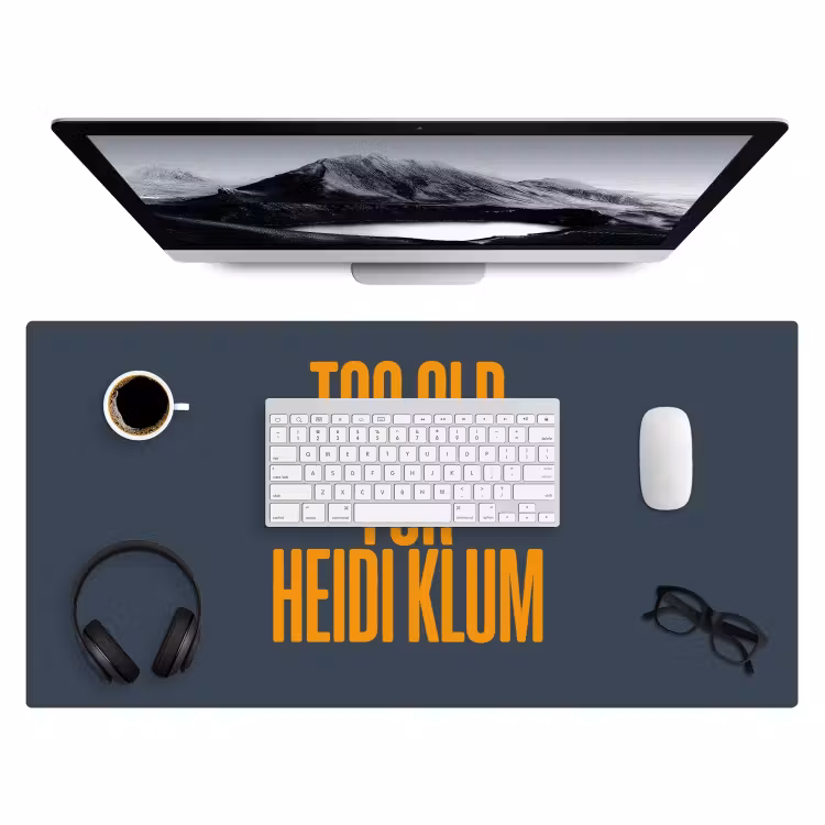 Bureau onderlegger - Too old for heidi klum - Geel - Blauw — 4
