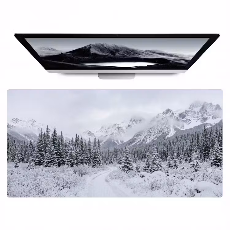 Bureau onderlegger - Weg - Bergen - Sneeuw - Naaldbos - Avontuurlijk — 1