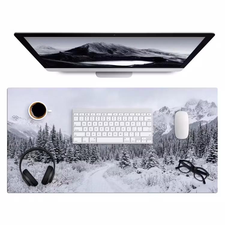 Bureau onderlegger - Weg - Bergen - Sneeuw - Naaldbos - Avontuurlijk — 4