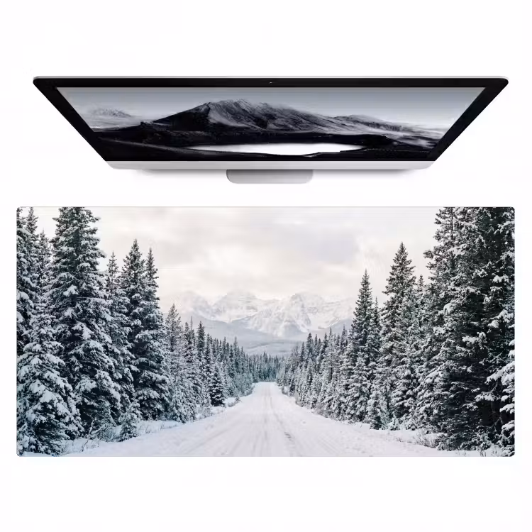 Bureau onderlegger - Weg - Sneeuw - Naaldbos - Winter - Avontuurlijk — 1