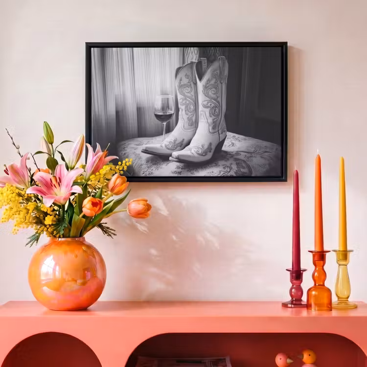 Canvas met lijst - Wijn - Cowboylaarzen - Raamlicht - Wit — 4