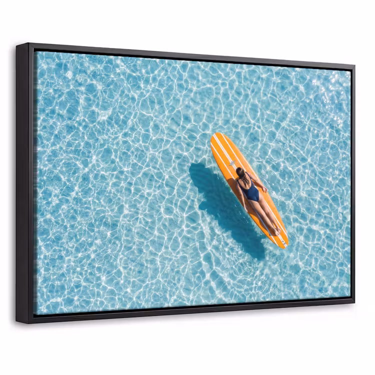 Canvas met lijst - Surfboard - Water - Badpak - Oranje — 1