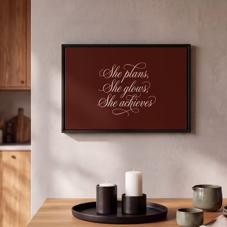 Canvas met lijst - She plans she glows she achieves - Rood - Cursief — 2
