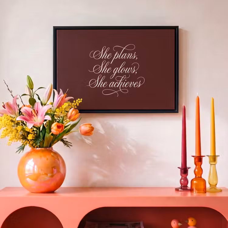 Canvas met lijst - She plans she glows she achieves - Rood - Cursief — 4