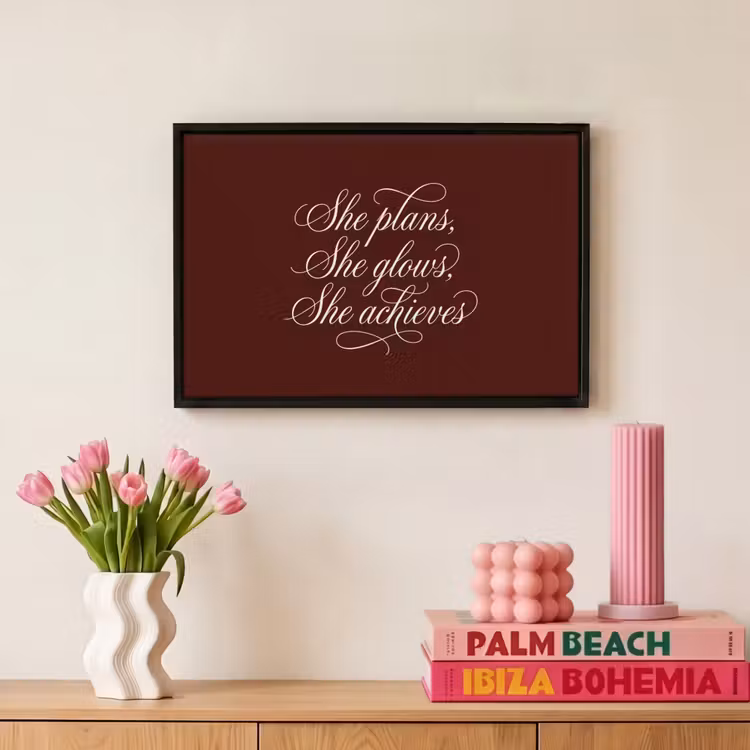 Canvas met lijst - She plans she glows she achieves - Rood - Cursief — 8