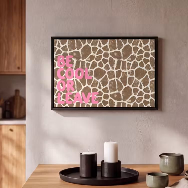 Canvas met lijst - Tekst - Be cool or leave - Roze - Giraffenprint — 2