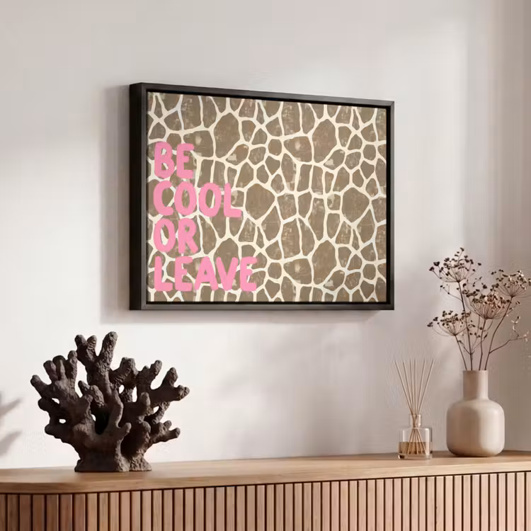 Canvas met lijst - Tekst - Be cool or leave - Roze - Giraffenprint — 6