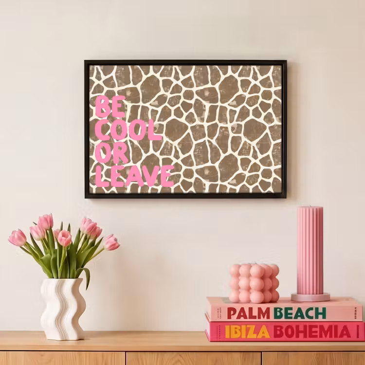 Canvas met lijst - Tekst - Be cool or leave - Roze - Giraffenprint — 8