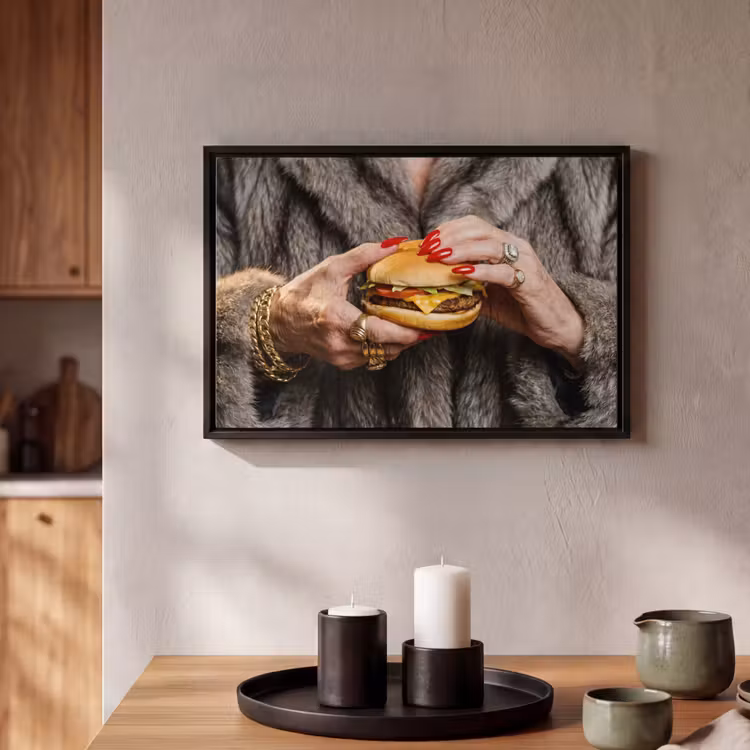 Canvas met lijst - Vrouw - Hamburger - Bontjas — 2