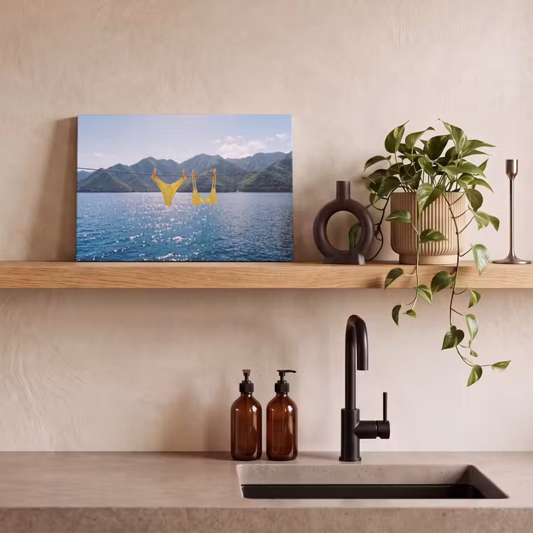 Canvas schilderij - Badmode - Bikini - Zee - Bergen - Geel — 2