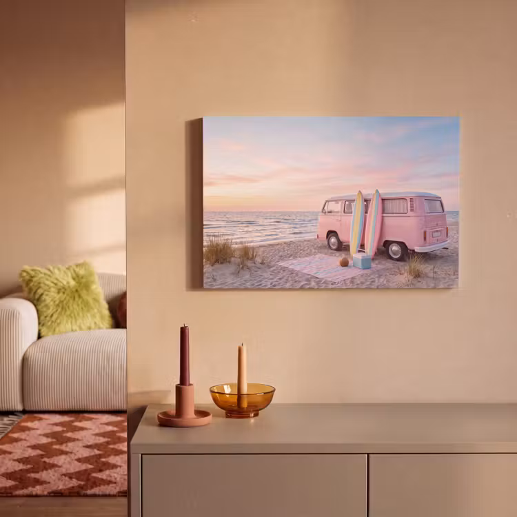 Canvas schilderij - Busje - Strand - Surfplank - Zomer - Roze — 1