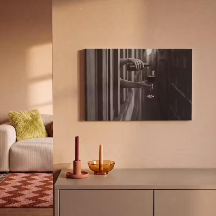 Canvas schilderij - Wijnfles - Glas - Handen - Raam — 2