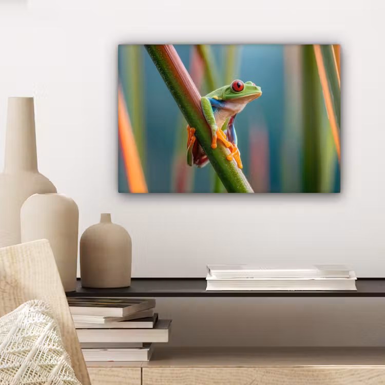 Canvas schilderij - Kleurrijke kikker - Groene stengel - Alert — 5