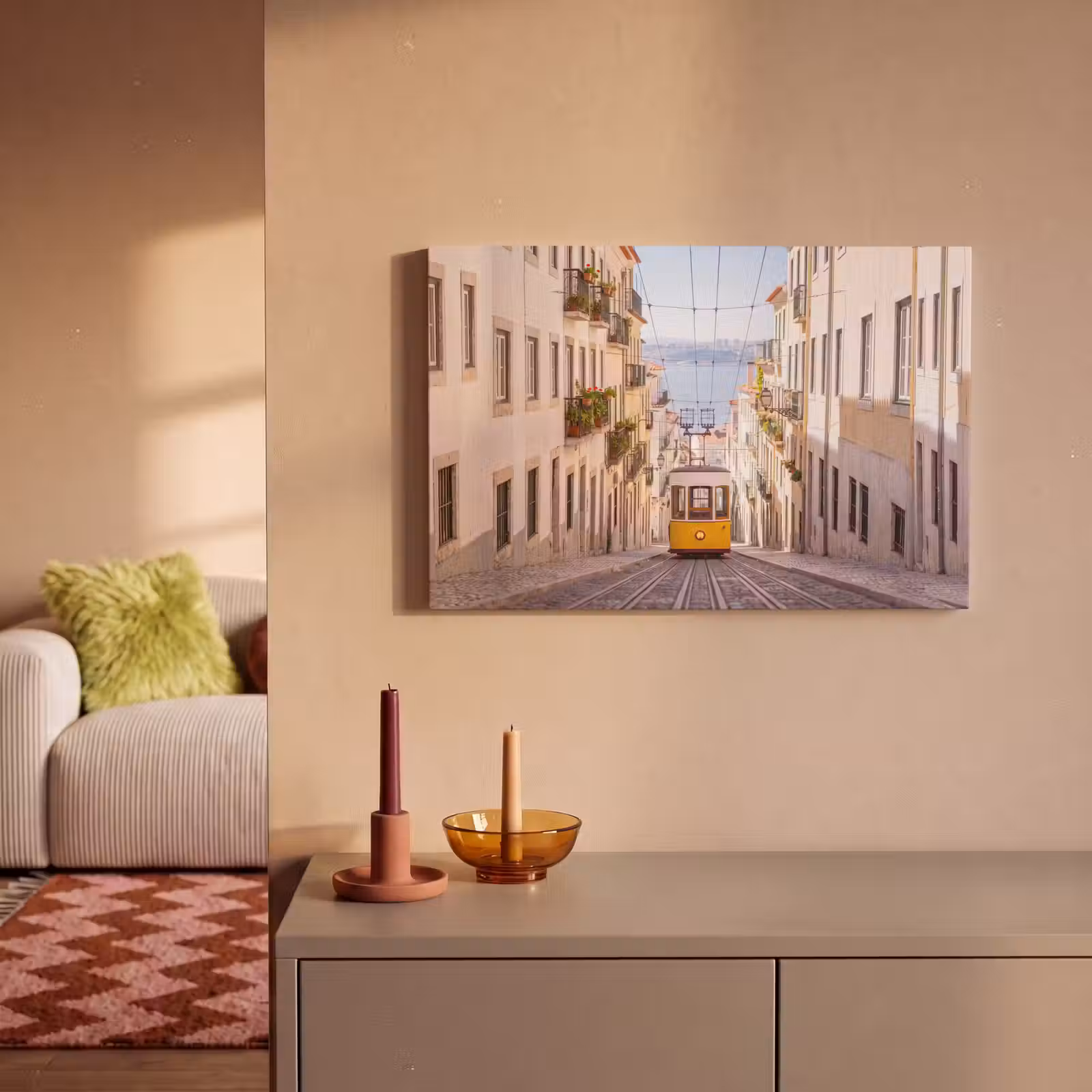 Canvas schilderij - Tram - Straat - Stad - Architectuur - Geel — 1
