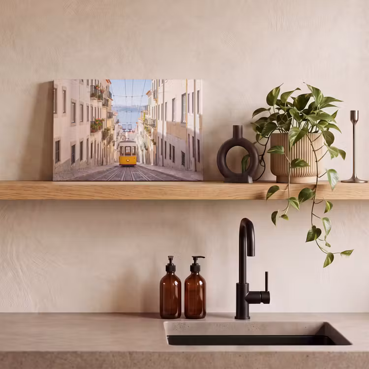 Canvas schilderij - Tram - Straat - Stad - Architectuur - Geel — 2