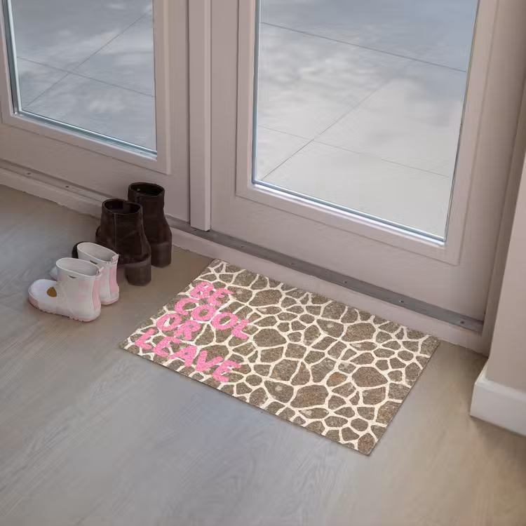Deurmat - Tekst - Be cool or leave - Roze - Giraffenprint — 8