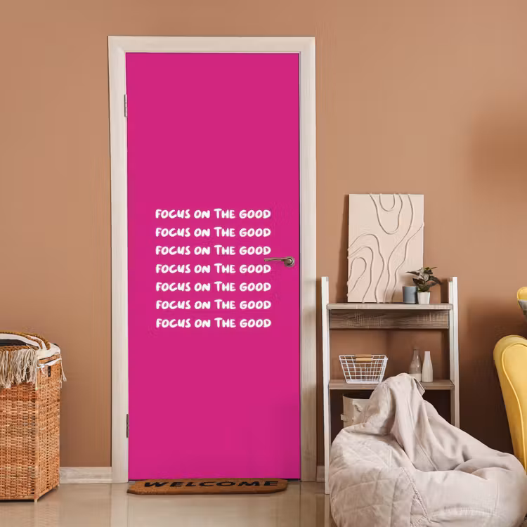 Deursticker - Focus on the good - Roze - wit — 2