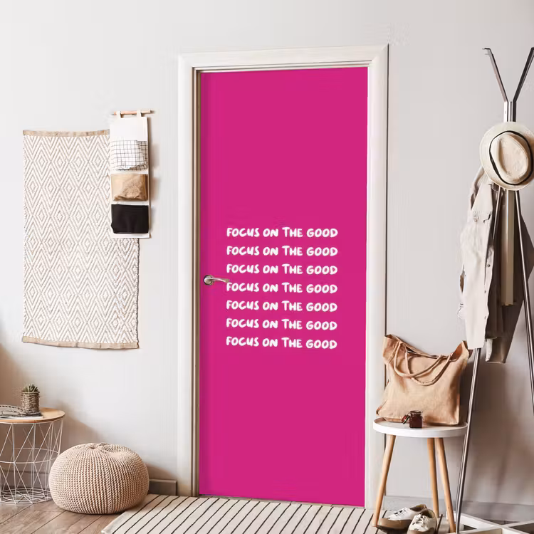 Deursticker - Focus on the good - Roze - wit — 8