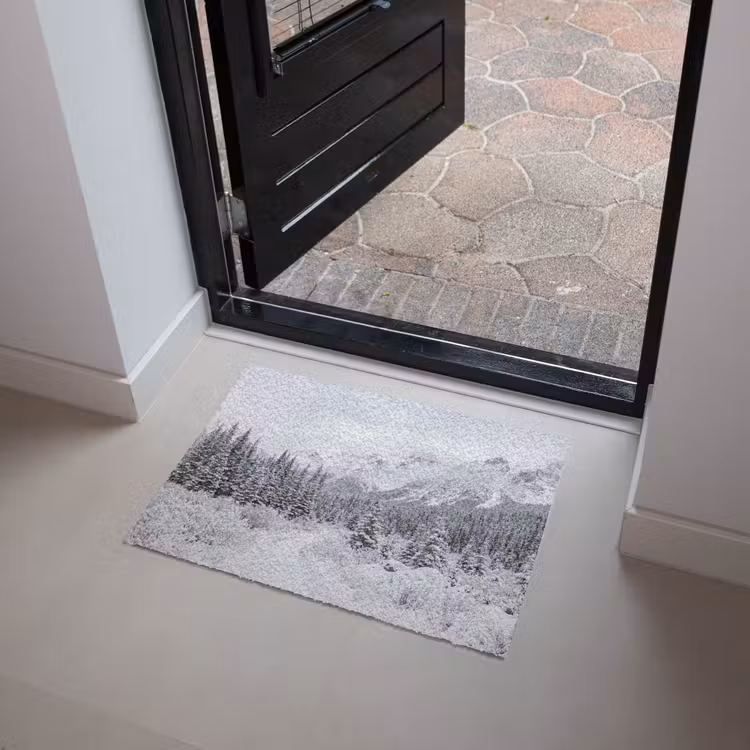 Deurmat - Weg - Bergen - Sneeuw - Naaldbos - Avontuurlijk — 4
