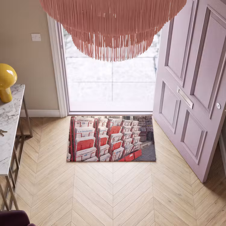 Deurmat - Kranten - Rek - Stedelijk - Dagelijks leven - Rood — 4