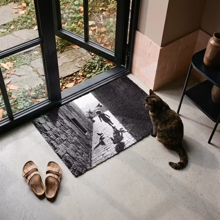 Deurmat - Kind - Vogel - Straat - Zwart-wit - Spelen — 2