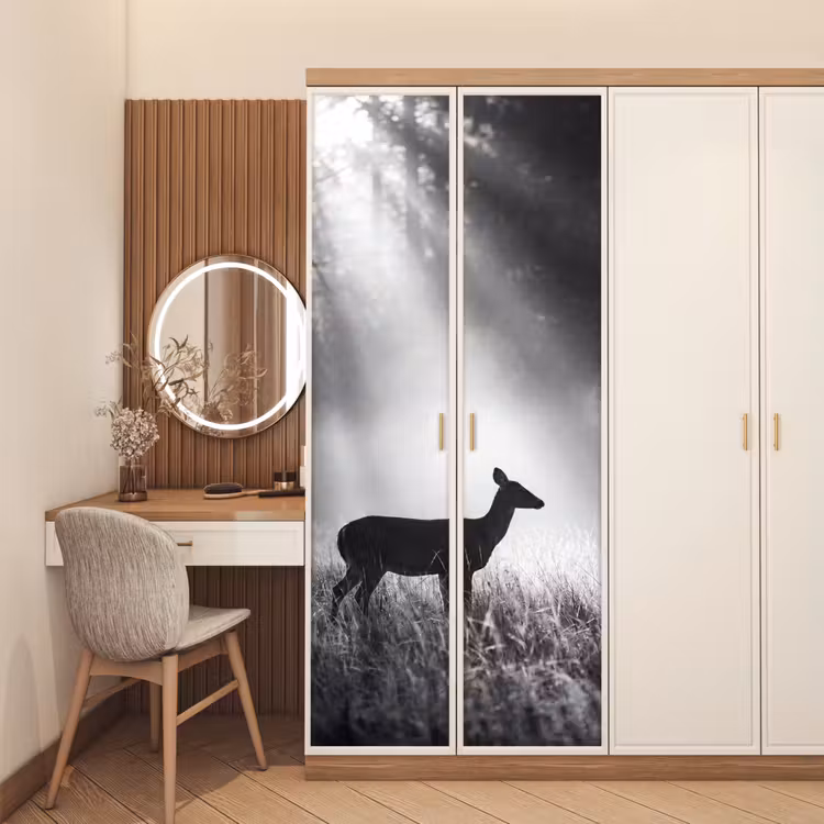 Deursticker - Hert - Bos - Zonnestralen - Zwart-wit - Natuur — 5